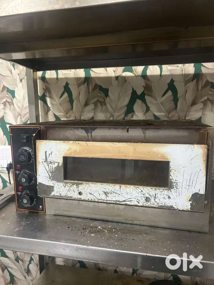 Commercial pizza oven