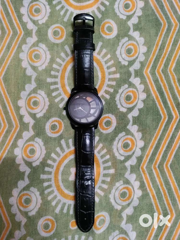 TITAN EDGE WRIST WATCH