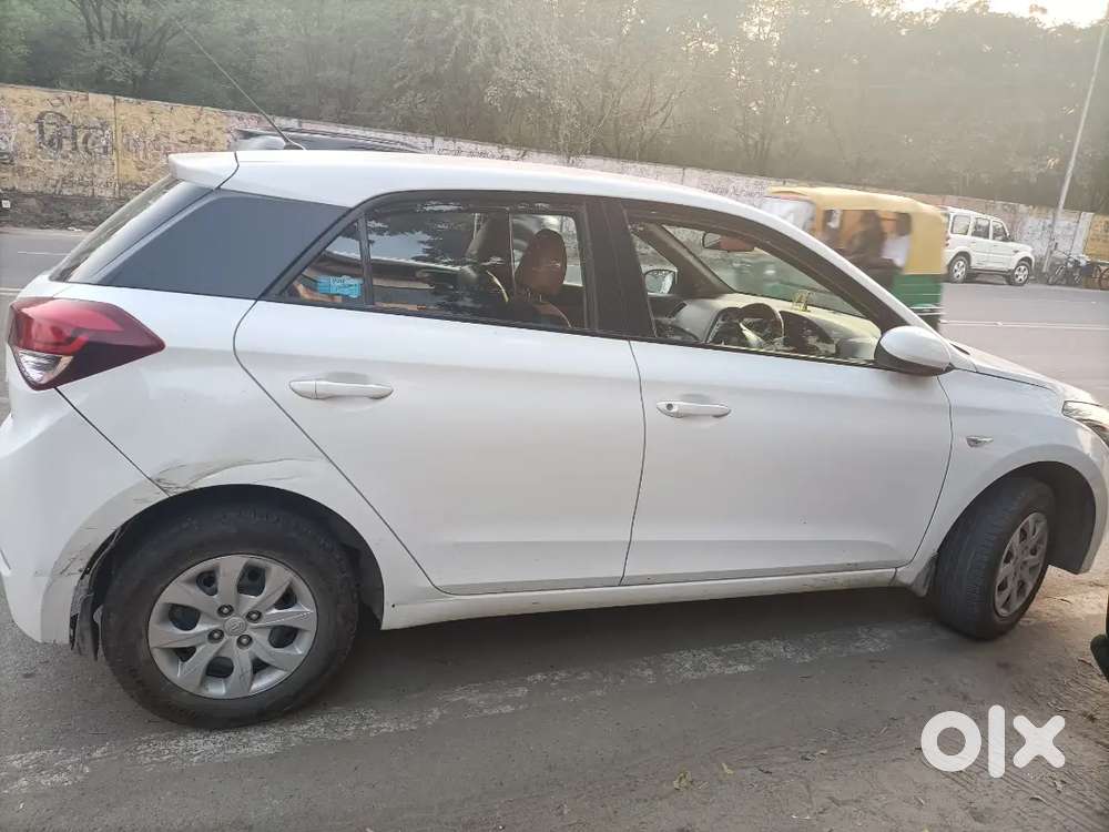 Koi apni gadi rent per dena chata ho to msg kre