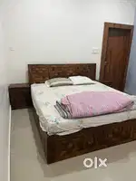 3 bhk flat full furnished Napier Town home russel Chowk Ke paas 5 A C