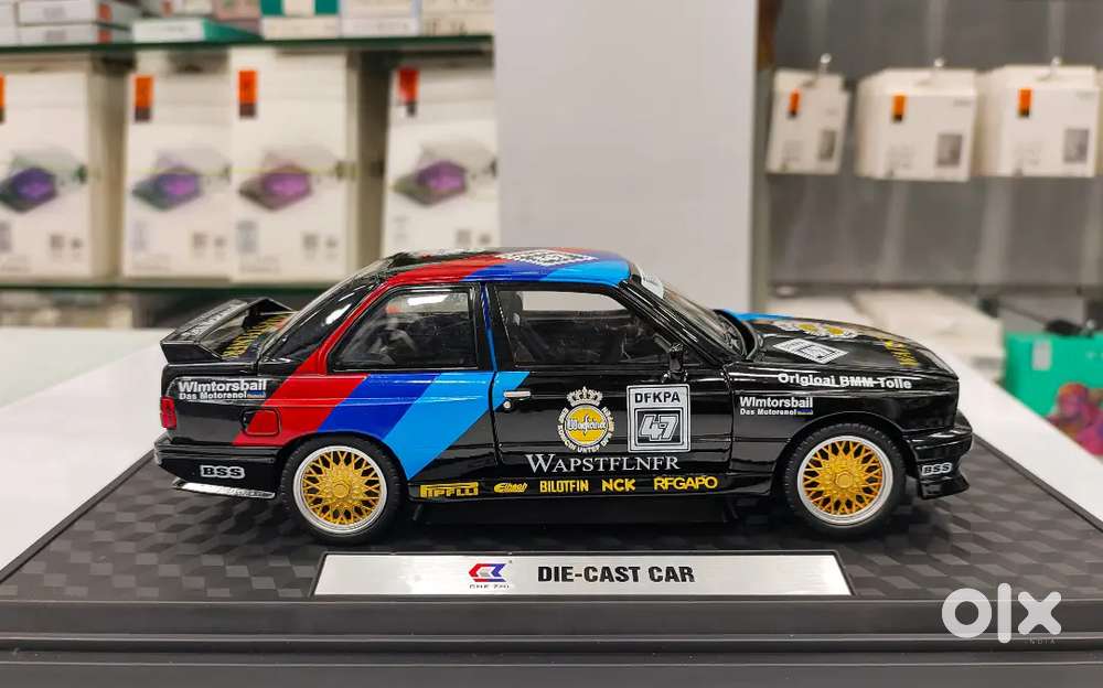 DIE CAST CAR 1.24