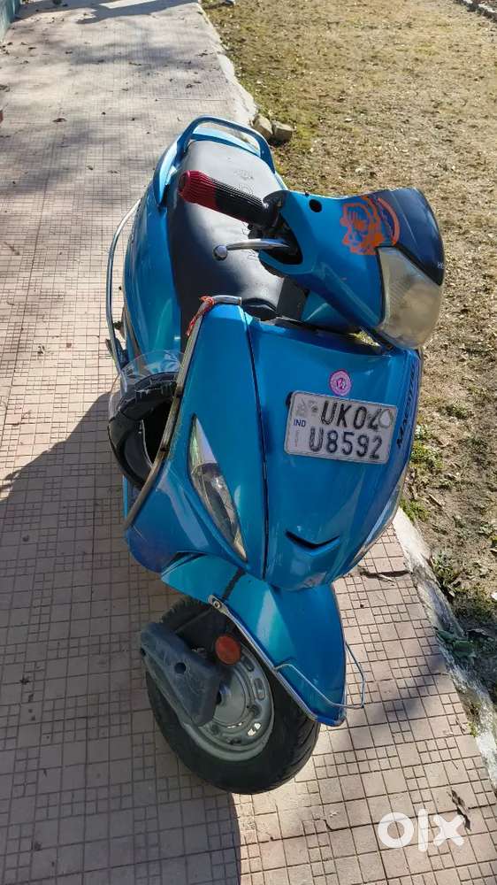 Scooty in good condition abi new tyre change kiya h servicing karai h