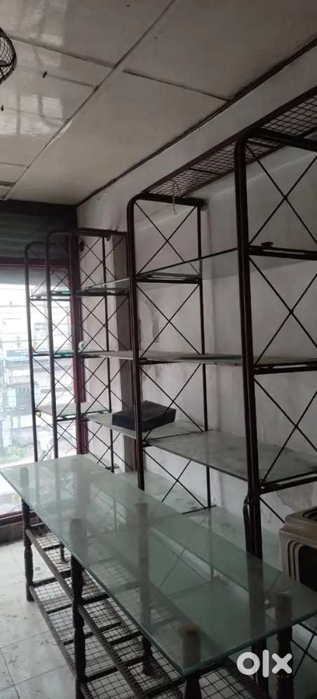 Cloth shop saman bachna hai