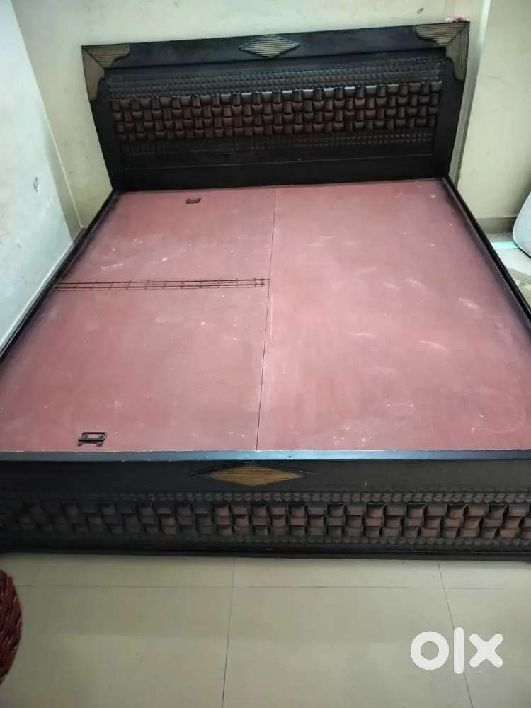 King size bed in good condition