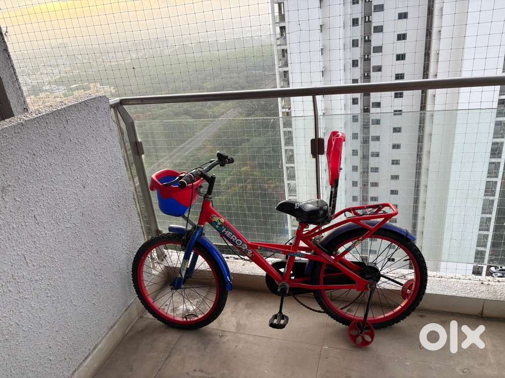 Kids bicycle with supporting stands