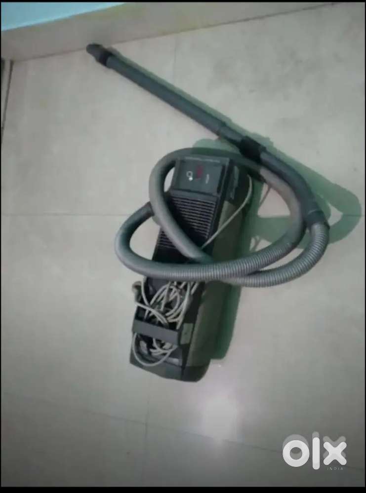 Vacuum cleaner is (2 yeas old )