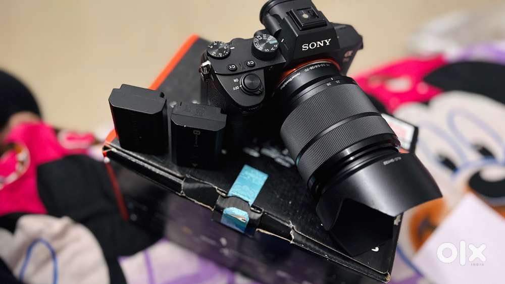 Sony M3 cmera with 28-70 lens in new condition 8 month old only