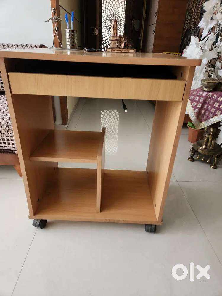 Computer table