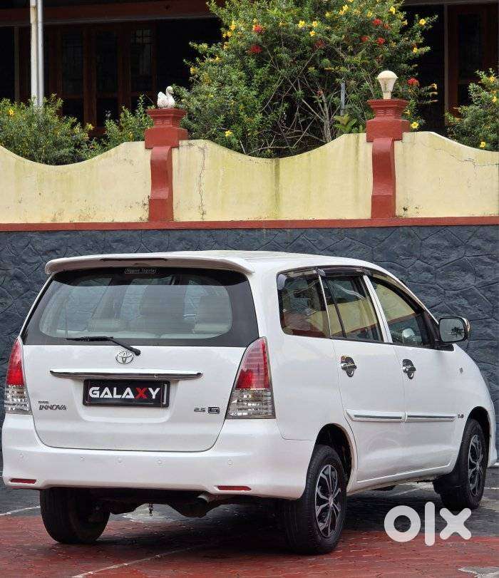 Toyota Innova 2009-2011 2.5 GX 7 STR, 2010, Diesel