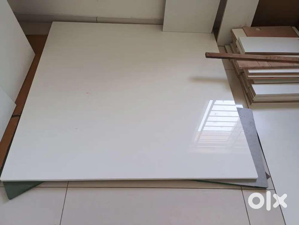 Dining table/ kitchen countertop