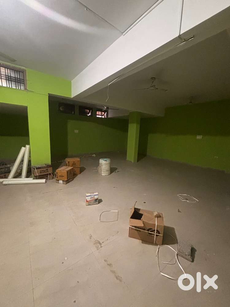 800sq.ft basment hall available for rent in Gomti nagar
