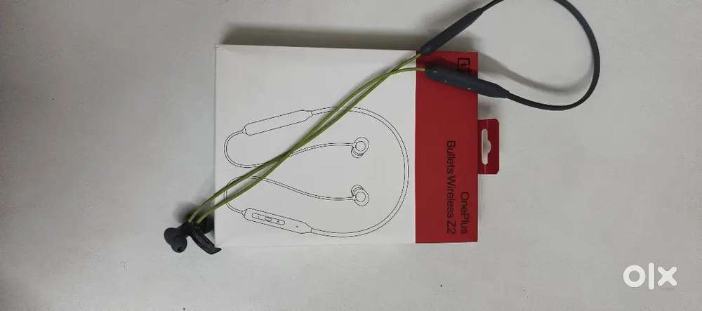 Oneplus neckband and noise buds combo