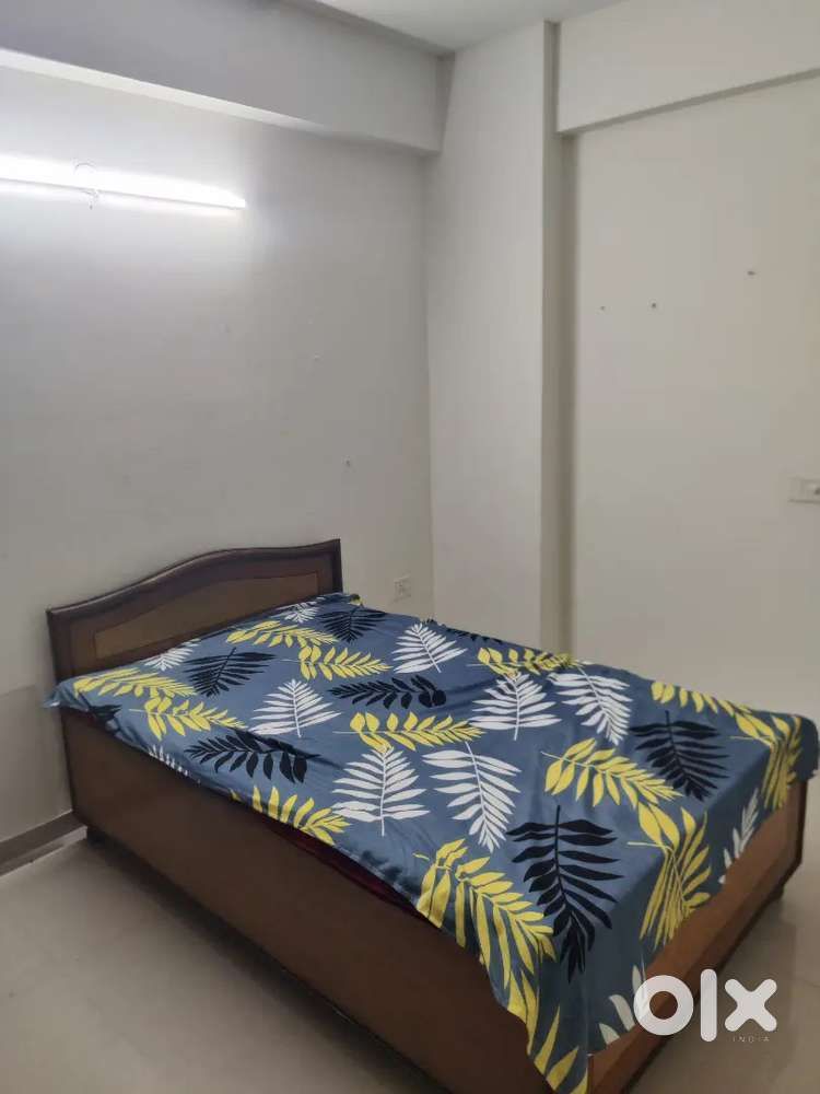 Furnished room for girls only