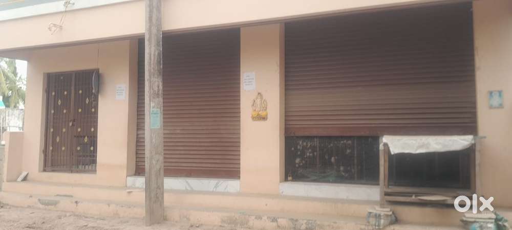 Shop for rent in Santhi nagar