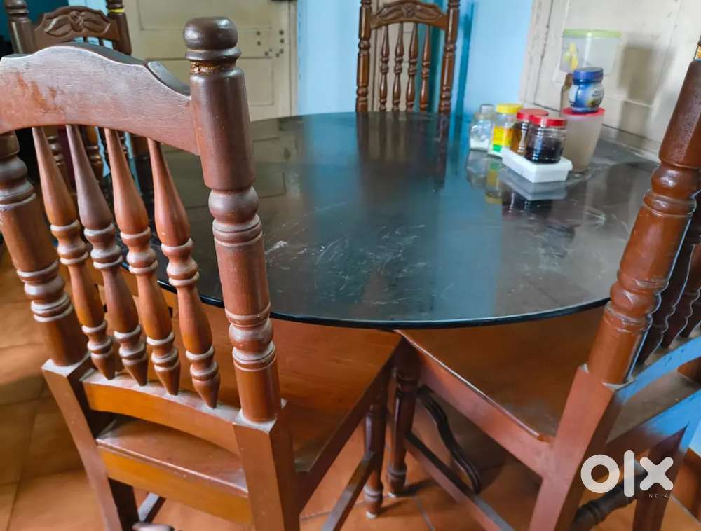 4 seater dining table