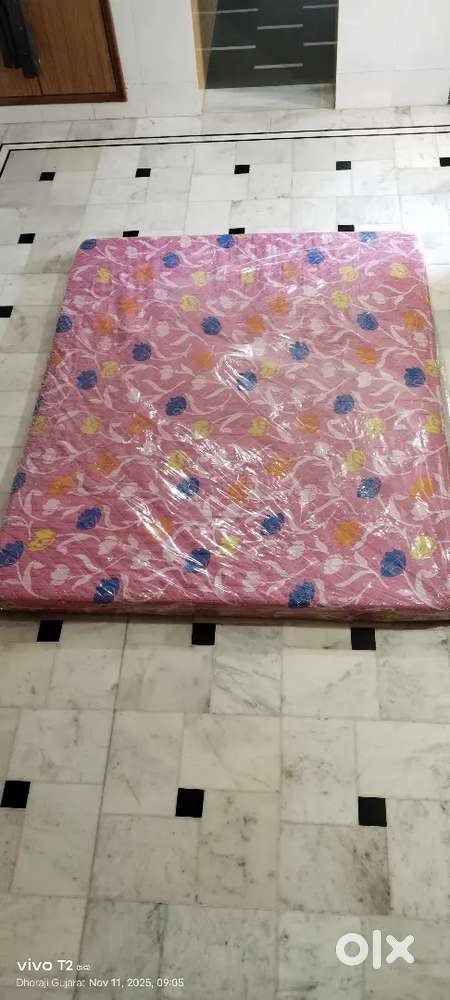 પીલો મેટ્રેસ