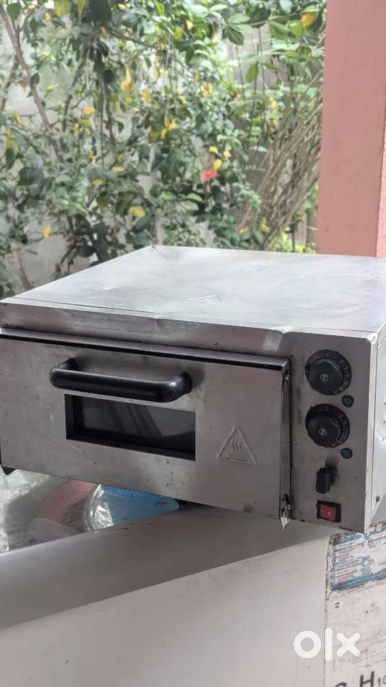 COMMERCIAL PIZZA OVEN
