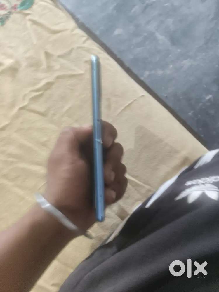Vivo y20s 8 128 gb Box and charger nl aa