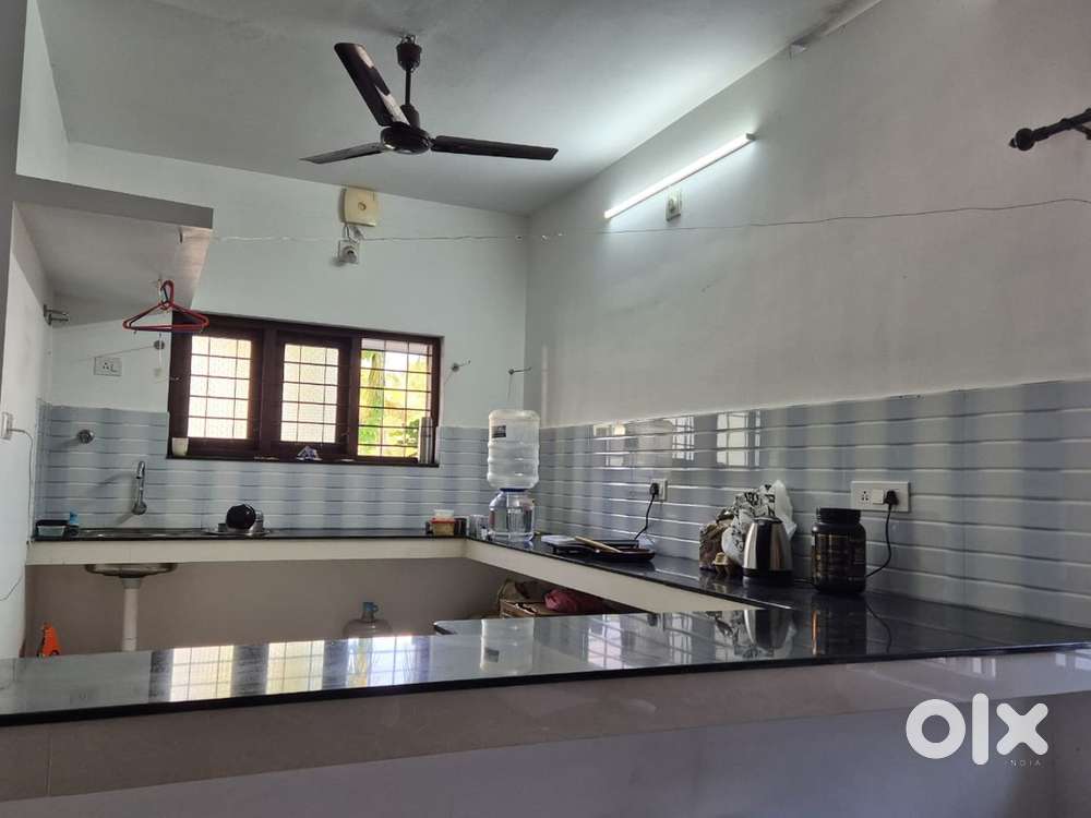 1 BHK room for rent, near Kzm Rlwy Stn and Technopark, Bachelors only.