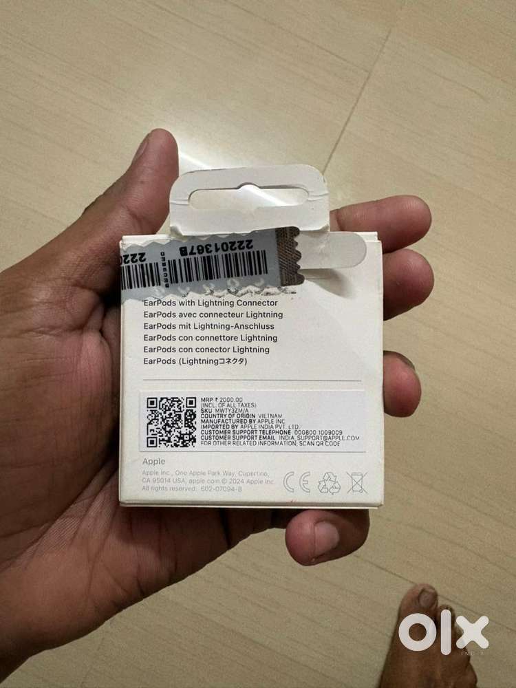 Original Apple Wired EarPods Lightning Connector – Excellent Condition