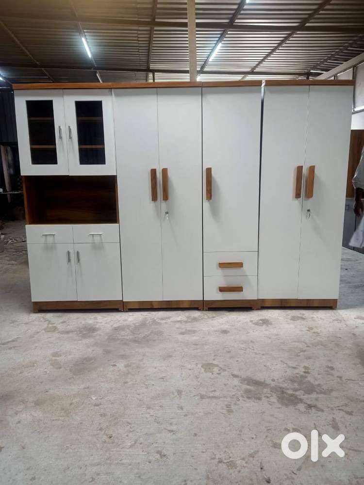 NEW WELL FURNISHED 5 DOOR WITH ATTACHED CABINET IN FACTORY