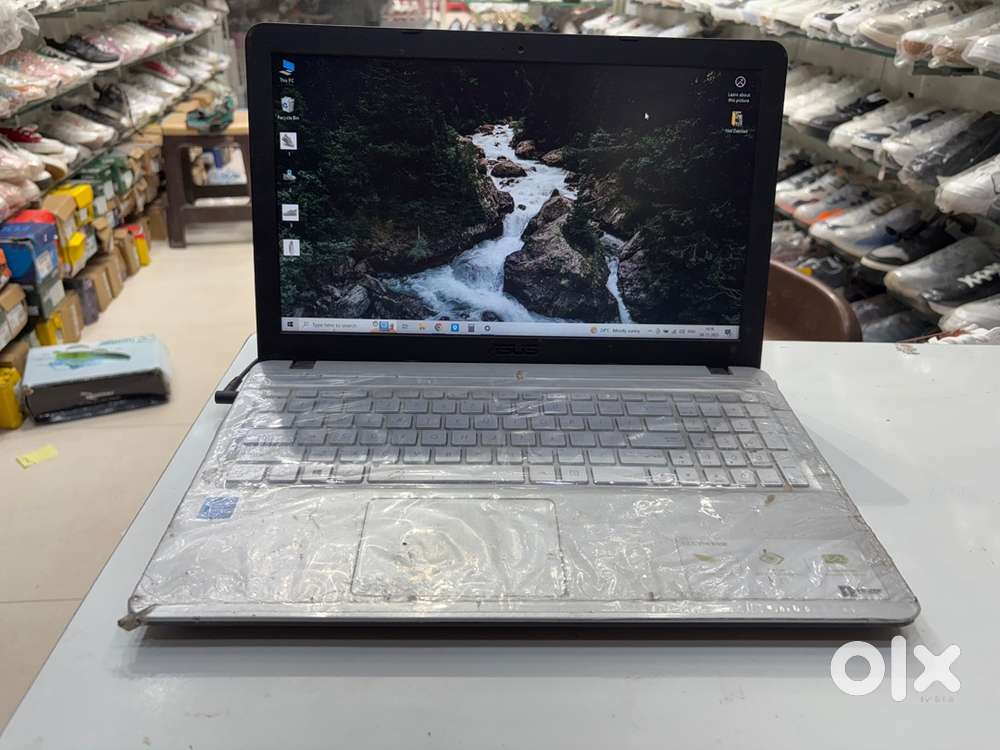 Asus Celeron Laptop In Awesome Condtion