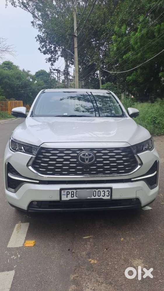 Toyota Innova Hycross 2.0 ZX Hybrid 7 STR, 2023, Petrol