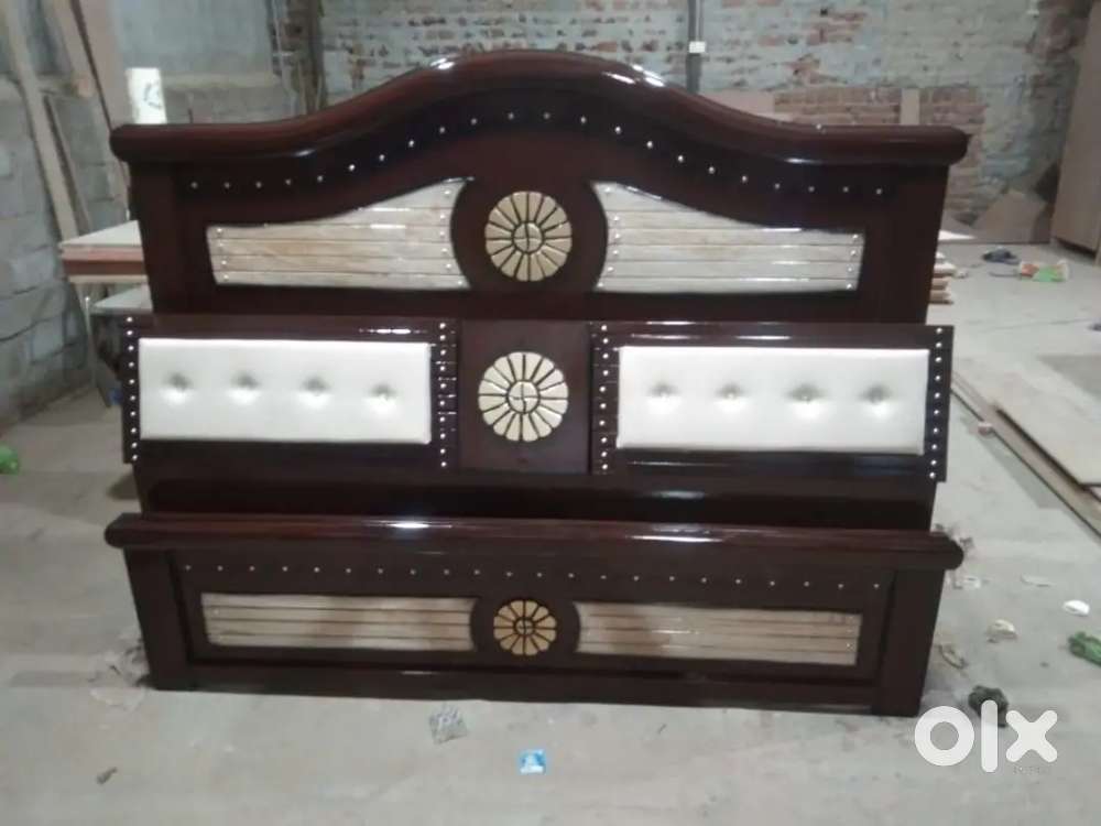 Beauty: Sagwan wood has a beautiful, distinctive grain pattern and a