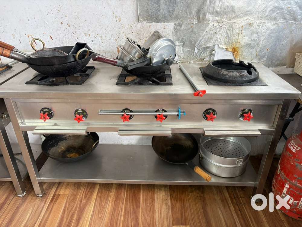 Multiple commercial kitchen applicances & utensils avaialble