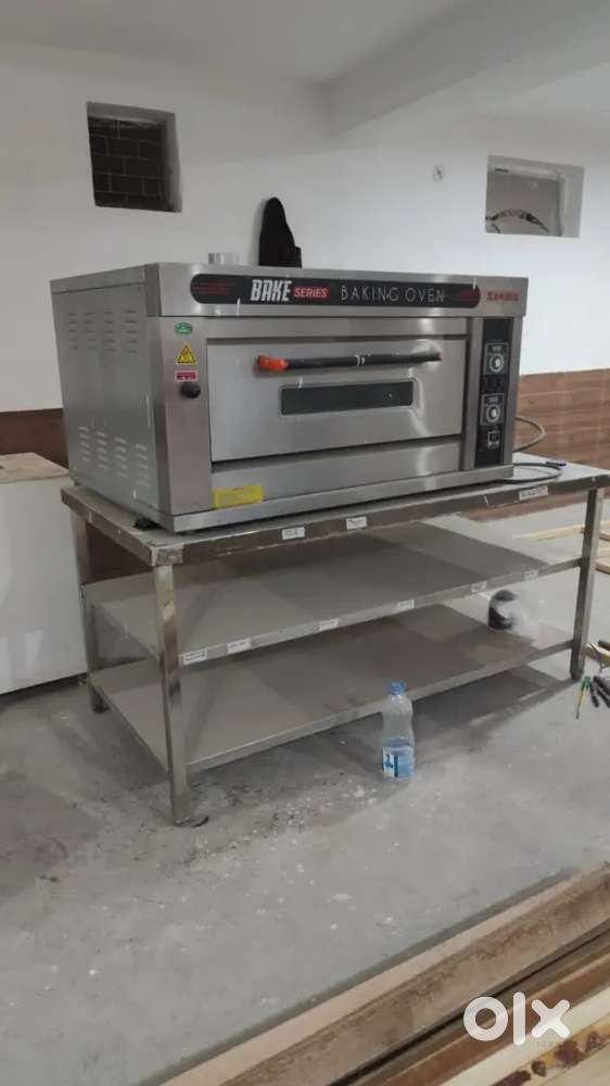 High quality comercial pizza oven Perfect for cafe n restaurant