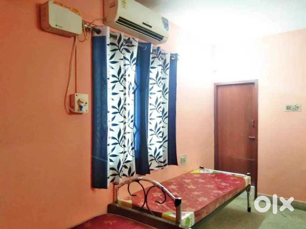 RAMAPURAM DLF NEAR MENS HOSTEL WITH FOOD