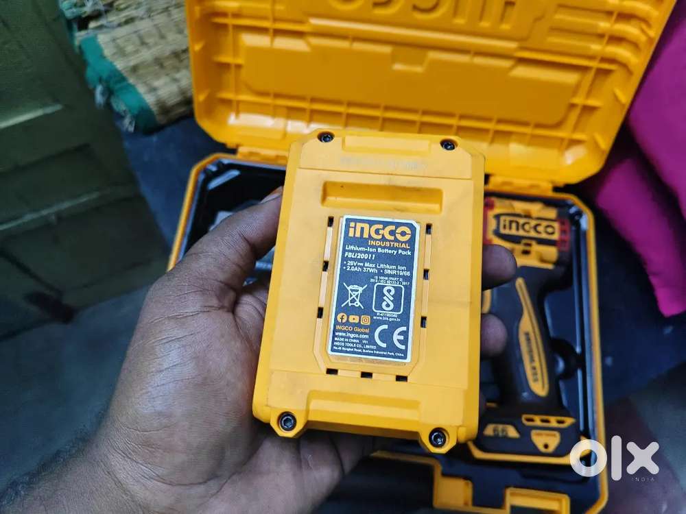 Card less dril inco battery dril