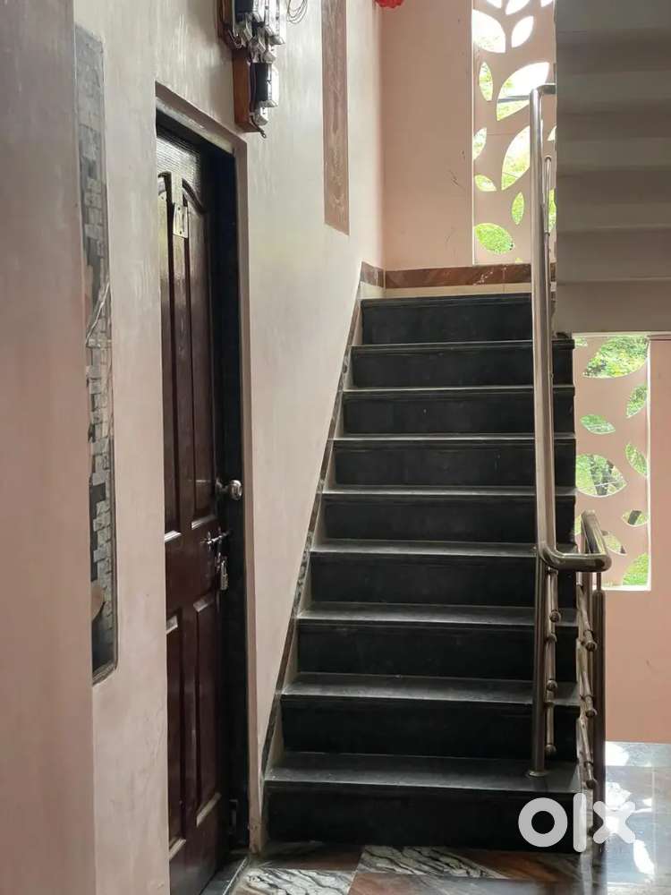 Premium PG rooms for girls near Palasiya square Indore