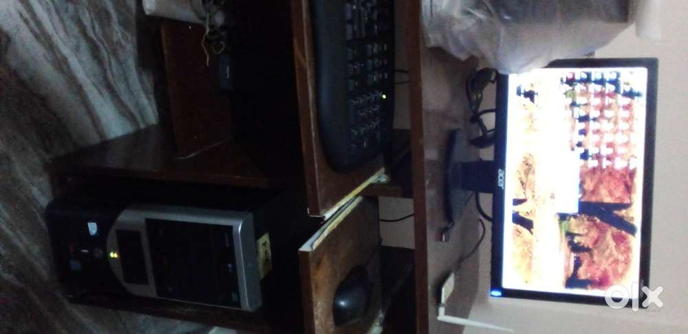 DESKTOP COMPUTER