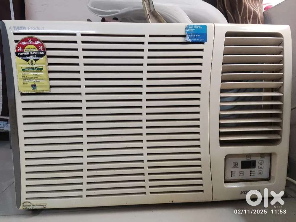 Excellent condition 1.5 T 5 star voltas window AC