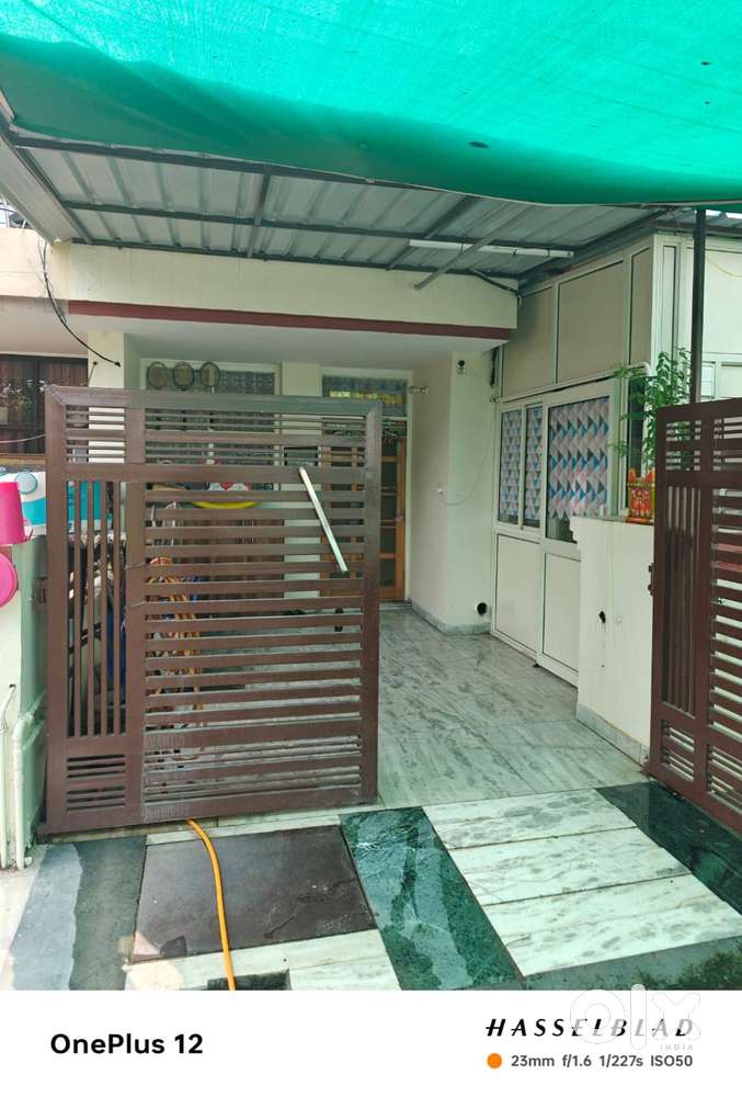 urgent sale 115 gaj home  + (60 gaj parking space extra)