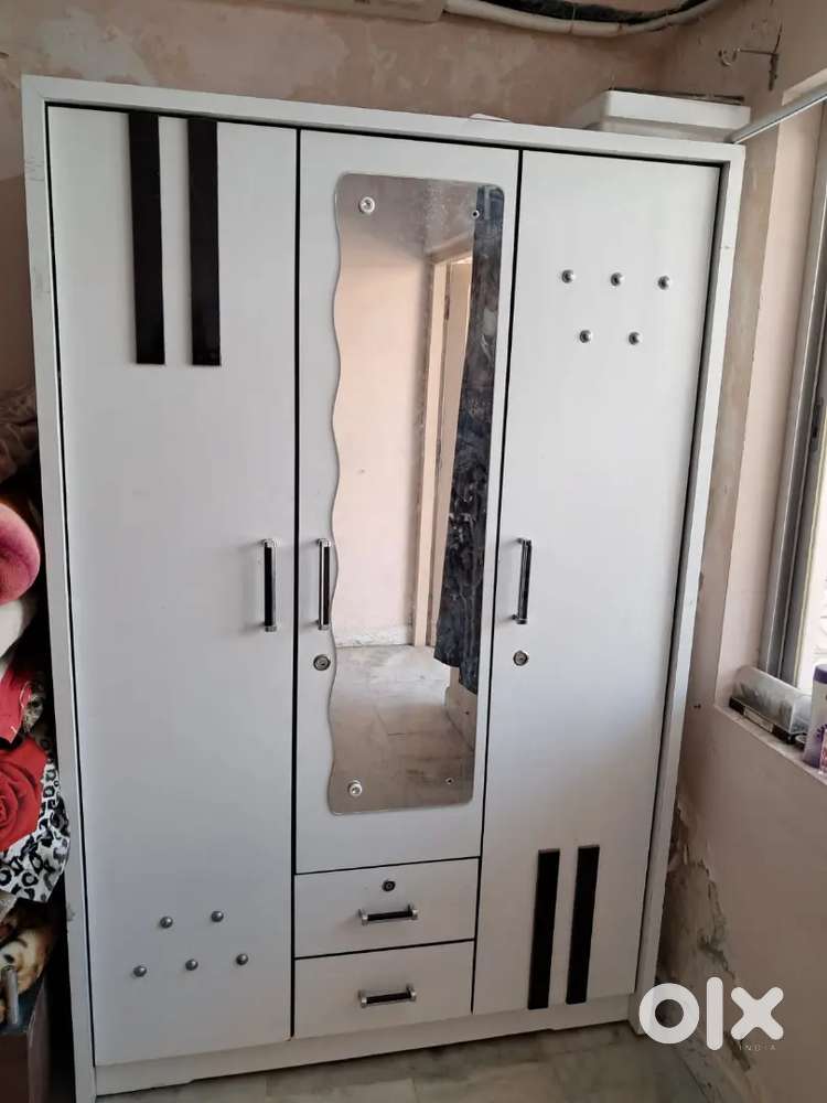 Bed and wardrobe set