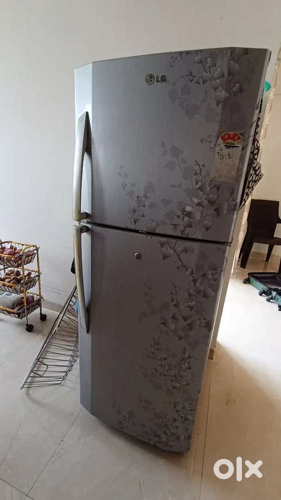 LG Fridge for sell 12000