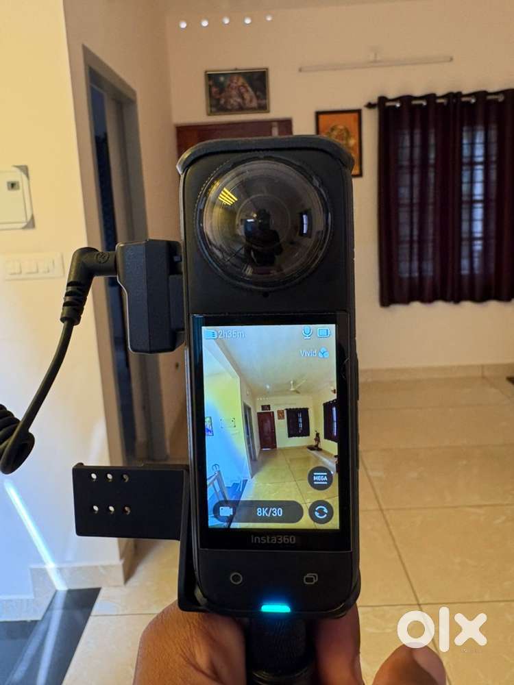 Inst360 X4 with 256 GB memory card