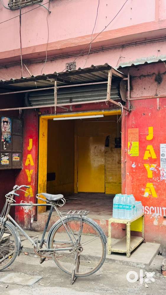 ON ROAD SHOP FOR RENT IN MARKET AREA NEAR METRO STATION