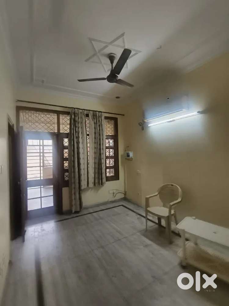 7 marla independent facing park house for sale in sector 33 d