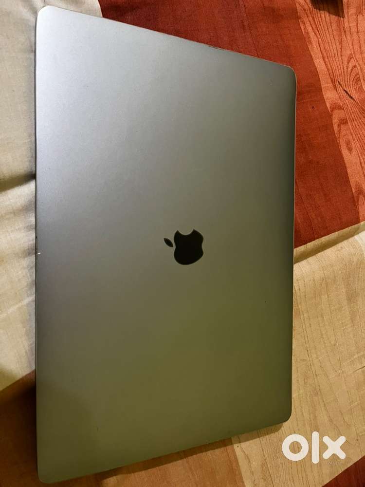 Macbook Pro with touchbar , 15.9 inches display 16Gb -512Gb
