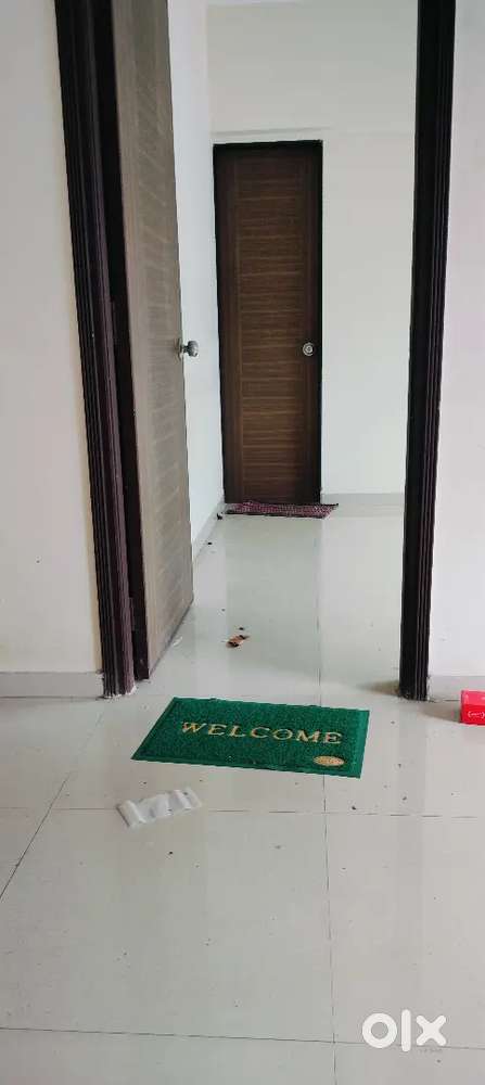 URJUNT REQUIRED FEMALE ROOMMATE