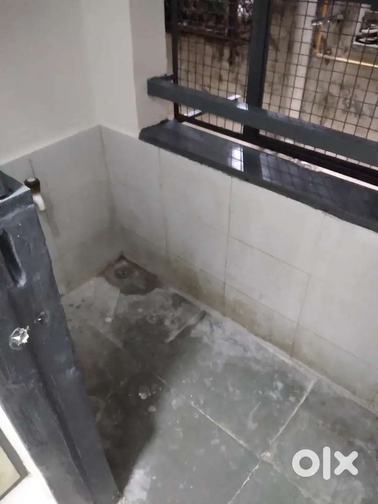 Rent 1 room kitchen big terrace, tenament first floor, jivrajpark