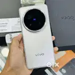 Vivo x200 with all accessories emi available