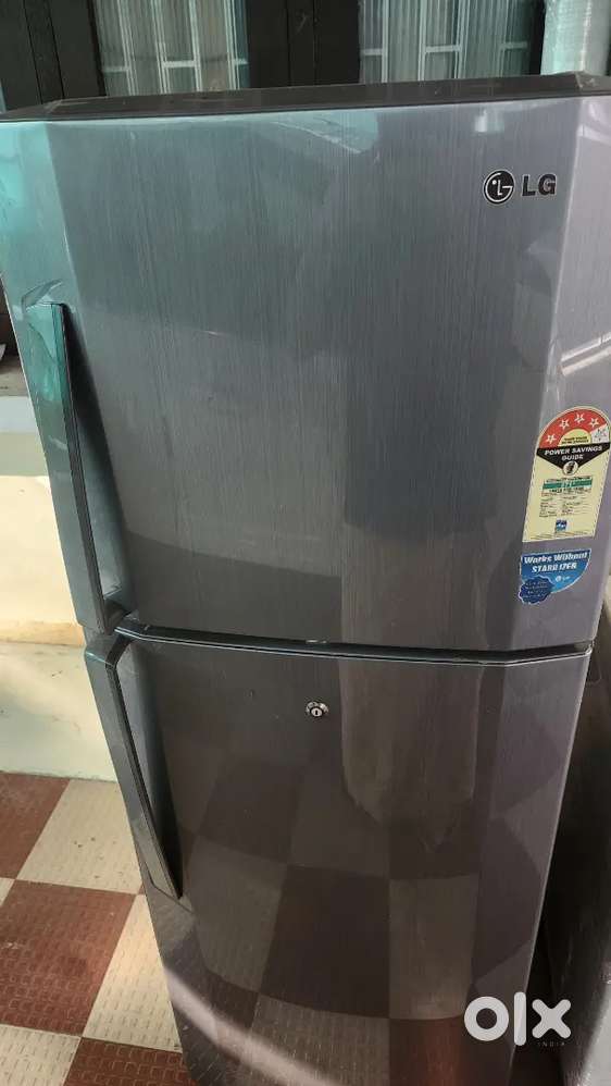Fridge double door lg 5 yers used excellent condition 260 litre