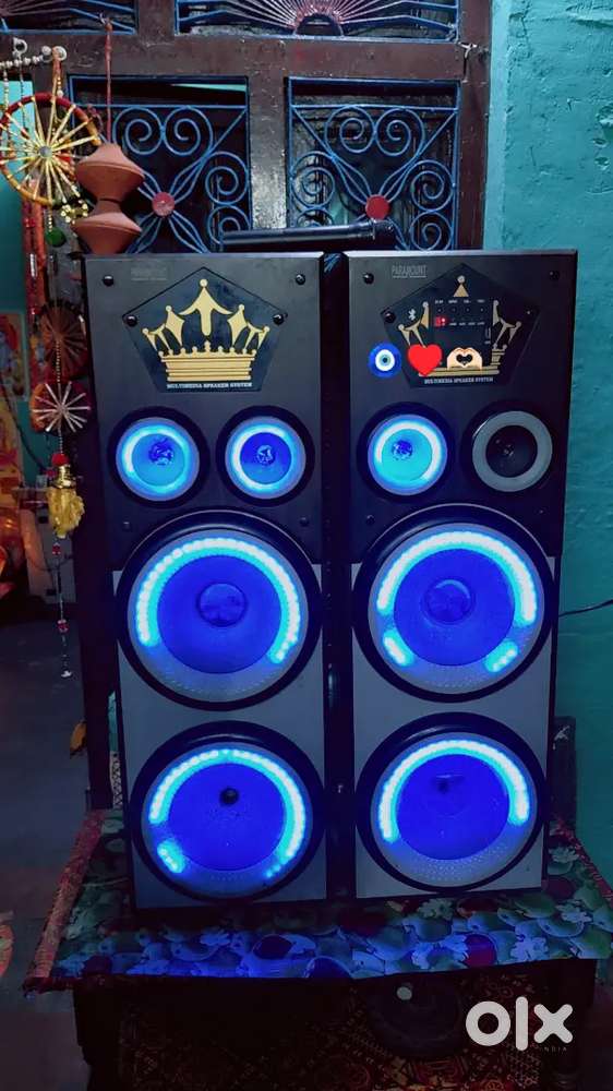 Original paramount speakers with wire less mic