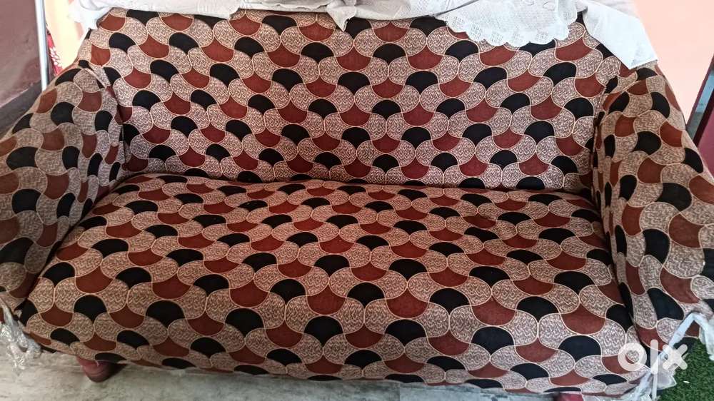 3 SEATER + 2 SINGLE SEATER SOFA