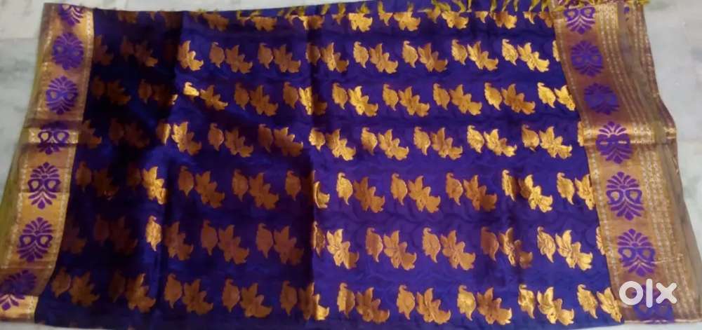 4 times Used 2 pattu saress for sale