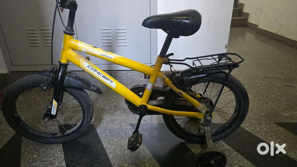 Kids bicycle with 2 support wheels